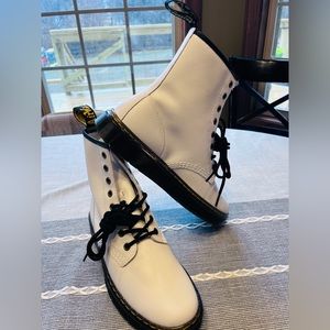 NEW Dr Martens Zavala white combat boots